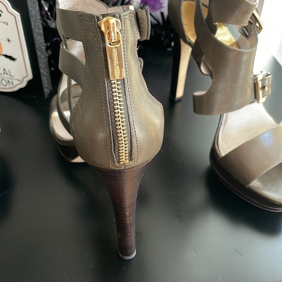 MICHAEL KORS Gorgeous HEELS 👠 - Picture 3 of 8